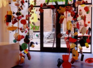 Proef de kunst! Neem een hap! 2007 - Installation, candy and plastic…
