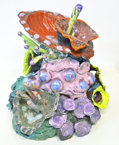 When nature goes out for a party – 2026 – stoneware – porcelain – pigment – glaze – nailpolish – 35x26x34cm When nature goes out for a party – 2026 – stoneware – porcelain – pigment – glaze – nailpolish – 35x26x34cm